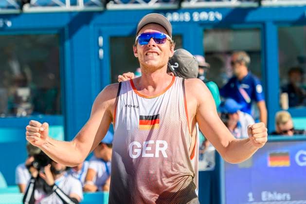 FRA, Summer Olympics Paris 2024, Beach Volleyball , Men , Quarterfinals EHLERS WICKLER GER vs BOERMANS DE GROOT 06 08 2024, Champ de Mars, Paris, FRA, Summer Olympics Paris 2024, Beach Volleyball , Men , Quarterfinals EHLERS WICKLER GER vs BOERMANS DE GROOT, pictured Nils Ehlers GER with Clemens Wickler GER celebrating their victory nordphotoxGmbHx xStraubmeier nph00004