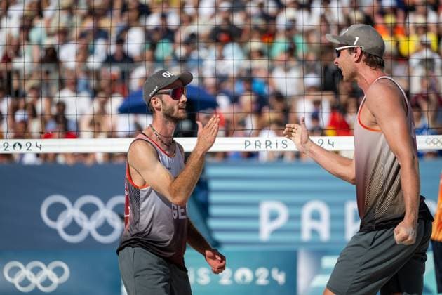 EHLERS Nils, WICKLER Clemens Germany vs BOERMANS Stefan, de GROOT Yorick Netherlands , pictured EHLERS Nils, WICKLER Clemens Germany celebrating, FRA, Olympic Games Paris 2024, beach volleyball, mens quarter-finals, 06 08 2024 FRA, Olympic Games Paris 2024, beach volleyball, mens quarter-finals, 06 08 2024 Paris Copyright: xEibner-Pressefoto Memmlerx EP_MMR