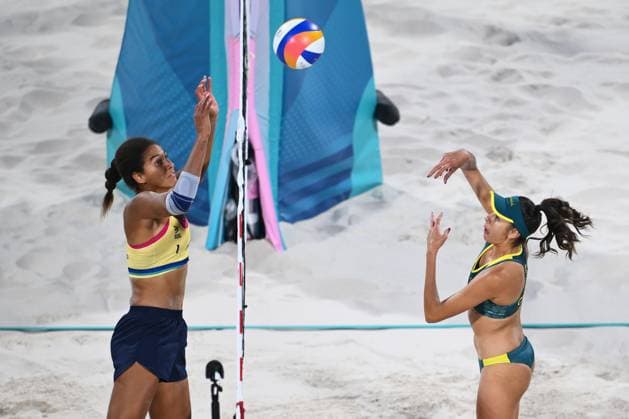 OLY24 Beach volleyball, Beachvolleyball Australian beach volleyball player Taliqua Clancy (right) in action against Brazillian beach volleyball player Ana Patricia Silva Ramos (left) during the Women s Semifinal 51 beach volleyball match between Australia and Brazil at Eiffel Tower Stadium in Paris, as part of the 2024 Paris Olympic Games, Olympische Spiele, Olympia, OS France, Thursday, August 08, 2024. ( NO ARCHIVING, EDITORIAL USE ONLY, NO USE IN BOOKS WITHOUT CONSENT PARIS FRANCE Copyright: xJOELxCARRETTx 20240809145583310536