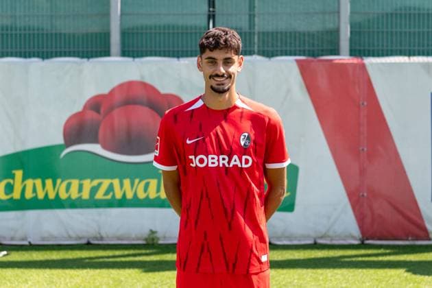 Eren Sami Dinkci SC Freiburg, 18 GER, SC Freiburg, 1 BL, Portraettermin 2024 2025, 08 08 2024, GER, SC Freiburg, 1 BL, Portraettermin 2024 2025, 08 08 2024 Freiburg Copyright: xEibner-Pressefoto WolfgangxFrankx EP_WFK