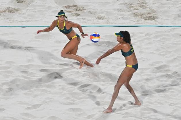 OLY24 Beach volleyball, Beachvolleyball Australian beach volleyball player Mariafe Artacho del Solar and Australian beach volleyball player Taliqua Clancy in action during the Women s Bronze Medal 53 beach volleyball match between Australia and Switzerland at Eiffel Tower Stadium in Paris, as part of the 2024 Paris Olympic Games, Olympische Spiele, Olympia, OS France, Friday, August 9, 2024. ( NO ARCHIVING, EDITORIAL USE ONLY, NO USE IN BOOKS WITHOUT CONSENT PARIS FRANCE Copyright: xDAVExHUNTx 20240810175447120657