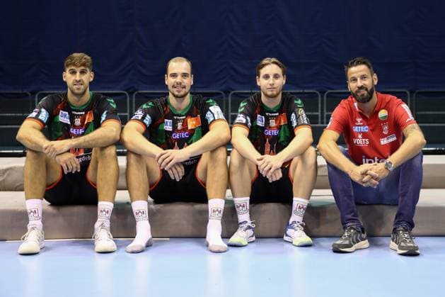 19 08 2024, xgox, Handball, Daikin HBL, Photo session SC Magdeburg emspor v l Antonio Serradilla Cuenca Magdeburg, 15 , Tim Zechel Magdeburg, 9 , Isak Persson Magdeburg, 3 Bennet Wiegert Magdeburg, Coach Magdeburg