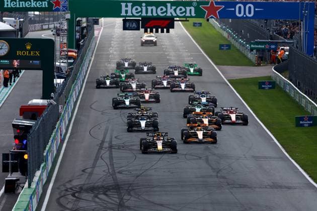 Start, 1 Max Verstappen NLD, Oracle Red Bull Racing , 4 Lando Norris GBR, McLaren Formula 1 Team , 63 George Russell GBR, Mercedes AMG Petronas F1 Team , 81 Oscar Piastri AUS, McLaren Formula 1 Team , F1 Grand Prix of the Netherlands at Circuit Zandvoort on August 25, 2024 in Zandvoort, Netherlands Photo by HOCH ZWEI Zandvoort Netherlands