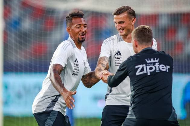 SOCCER - UEFA EL, Bukarest vs LASK BUCHAREST,ROMANIA,28.AUG.24 - SOCCER - UEFA Europa League, qualification, FCSB Bukarest vs Linzer ASK, preview, press conference, PK, Pressekonferenz LASK. Image shows Jerome Boateng (LASK), Philipp Ziereis (LASK) and Joerg Siebenhandl (LASK). GEPAxpictures xManuelxBinder