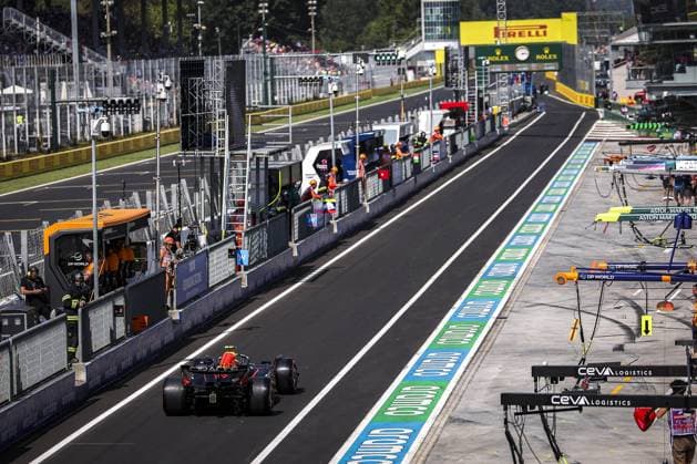 01 VERSTAPPEN Max (nld), Red Bull Racing RB20, pitlane, during the Formula 1 Pirelli Gran Premio d’Italia 2024, Italian Grand Prix 2024, 16th round of the 2024 Formula One World Championship, WM, Weltmeisterschaft from August 30 to September 1, 2024 on the Autodromo Nazionale Monza, in Monza, Italy - F1 - ITALIAN GRAND PRIX 2024 DPPI Panoramic 240830_R16_ITALIA_DP_EA016602