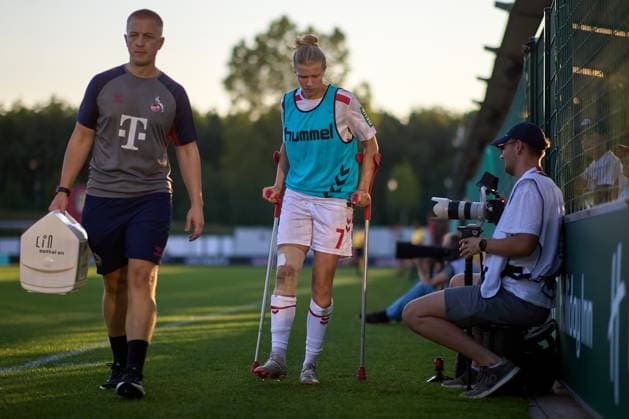 10 09 2024, GER, Womens Soccer, BL, 2024 2025, RB Leipzig 1 FC Köln Anna Lena Stolze 7, 1 FC Köln , Freisteller, on crutches, injured, substituted Leipzig Training Center of the Red Bull Saxony Germany