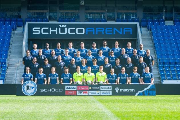 DSC Arminia Bielefeld 3 Liga, portrait date 2024 2025, team photo, top row from left Louis Oppie, Merveille Biankadi, Joel Felix, Maximilian Großer, Lukas Kunze, Gerrit Gohlke, Andrà Becker, Julian Kania, Semi Belkahia, Noah Sarenren Bazee, third row from left Niklas Klasen Athletic Trainer , Janik Steringer Co Trainer and Video Analyst , Michael Schweika Physiotherapist , Leon Schneider, Felix Hagmann, Jeredy Hilterman, Stefano Russo, Isaiah Young, Sebastian Wolf Equipment Manager , Rainer Schonz Equipment Manager , Dr. Andreas Elsner Team Doctor , second row from left Mitch Kniat Trainer , Daniel Jara Co Trainer , Oliver Döking Co Trainer , Steffen Süßner Goalkeeper Trainer , Mael Corboz, Kaito Mizuta, Arne Böker Physiotherapist , Mario Bertling Physiotherapist , PD Dr Tim Niedergassel Team Doctor , Prof Dr Stefan Budde Team doctor , front row from left Christopher Lannert, Mika Schroers, Sam Schreck, Aygün Yildirim, Artem Zaloha, Jonas Kersken, Leo Oppermann, Nassim Boujellab, Marius Wörl, Max Lippert, Justin Lukas Bielefeld North Rhine-Westphalia Germany Schüco Arena