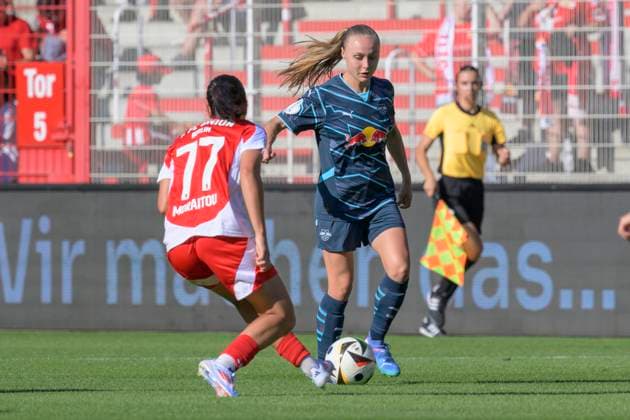 GER, Berlin, Football, 1 FC Union Berlin vs Rasenballsport Leipzig DFB Pokal, 2 Matchday, Women, Bundesliga, DFB, Season 2024 2025, Alte Foersterei, v l Athanasia Moraitou Union Berlin 77 , Vanessa Fudalla RB Leipzig 10 , duel, action, fight, fights for the ball, DFB DFL REGULATIONS PROHIBIT ANY USE OF PHOTOGRAPHS AS IMAGE SEQUENCES AND OR QUASI VIDEO, 08 09 2024, Copyright: HMBxMedia UwexKoch