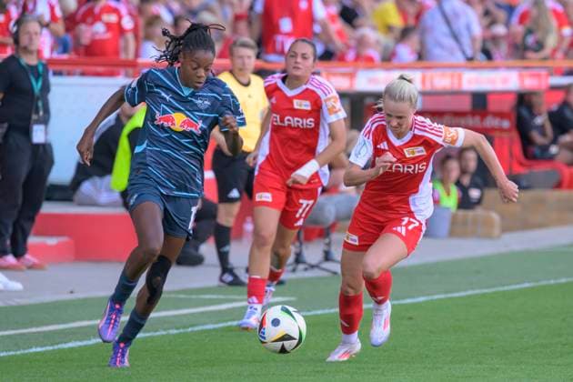 GER, Berlin, Football, 1 FC Union Berlin vs Rasenballsport Leipzig DFB Pokal, Matchday 2, Women, Bundesliga, DFB, Season 2024 2025, Alte Foersterei, v l Lydia Andrade RB Leipzig 17 , Athanasia Moraitou Union Berlin 77 , Lydia Andrade RB Leipzig 17 , duel, action, fight, fights for the ball, DFB DFL REGULATIONS PROHIBIT ANY USE OF PHOTOGRAPHS AS IMAGE SEQUENCES AND OR QUASI VIDEO, 08 09 2024, Copyright: HMBxMedia UwexKoch