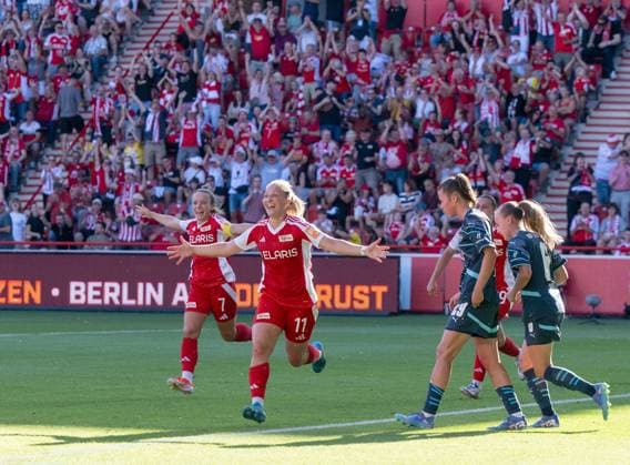 Soccer, Women, Season 2024 2025, DFB Cup 2 Round , 1 FC Union Berlin RB Leipzig, f l Lisa Heiseler 1 Women 1 FC Union , Dina Orschmann 1 Women 1 FC Union , cheering after scoring 1 0, Julia Pollak RB Leipzig , Lou Ann Joly RB Leipzig , 08 09 2024, Copyright: xMatthiasxKochx