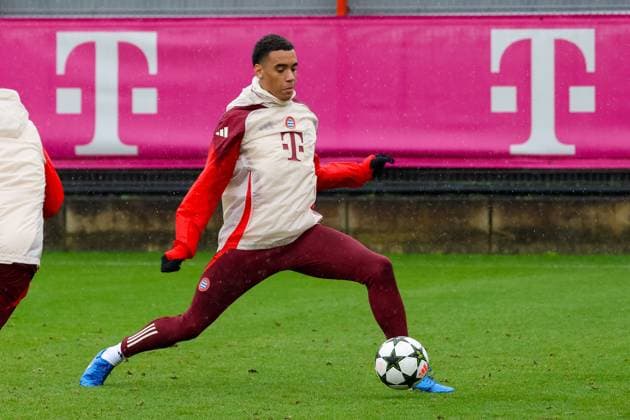 Jamal Musiala FC Bayern Muenchen, 42 with ball during training in the rain, Final training, FC Bayern Muenchen, Football, UEFA Champions League, Matchday 1, Season 24 25, 16 09 2024, Final training, FC Bayern Muenchen, Football, UEFA Champions League, Matchday 1, Season 24 25, 16 09 2024 Muenchen Copyright: xEibner-Pressefoto JennixMaulx EP_JML