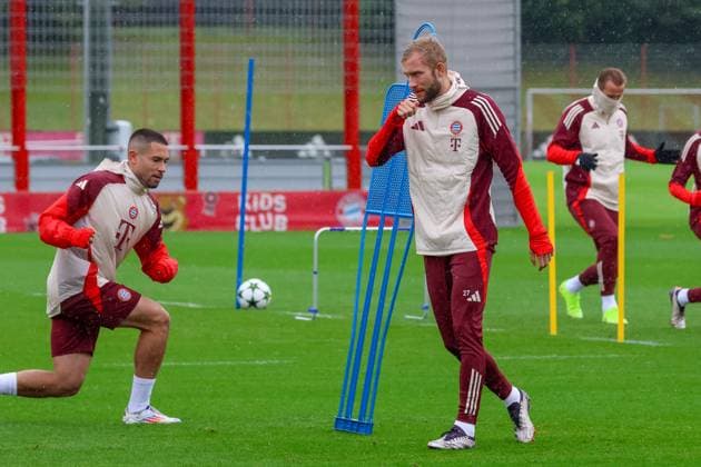 Konrad Laimer FC Bayern Muenchen, 27 with Raphael Guerreiro FC Bayern Muenchen, 22 during training in the rain, Final training, FC Bayern Muenchen, Football, UEFA Champions League, Matchday 1, Season 24 25, 16 09 2024, Final training, FC Bayern Muenchen, Football, UEFA Champions League, Matchday 1, Season 24 25, 16 09 2024 Muenchen Copyright: xEibner-Pressefoto JennixMaulx EP_JML