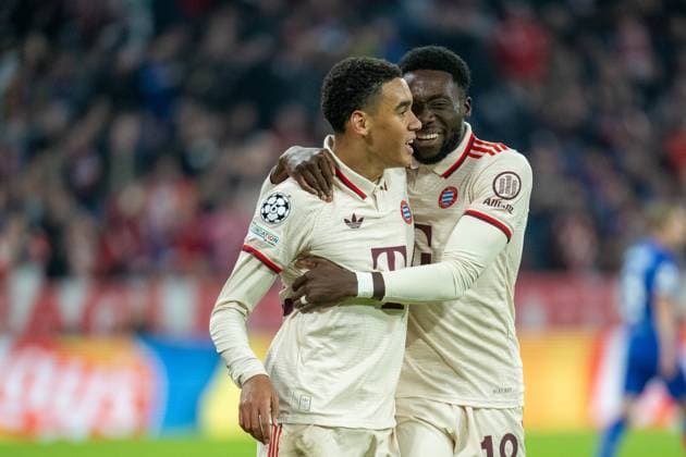 Presumed goal for 1 0 by Jamal Musiala FC Bayern Muenchen, 42 , after VAR but offside NO goal, with Alphonso Davies FC Bayern Muenchen, 19 GER, FC Bayern Muenchen vs GNK Dinamo Zagreb, Soccer, Champions League, 1 Matchday, Season 2024 2025, 17 09 2024, Eibner Pressefoto Sascha Walther GER, FC Bayern Muenchen vs GNK Dinamo Zagreb, Football, Champions League, 1 Matchday, Season 2024 2025, 17 09 2024 Muenchen Copyright: xEibner-Pressefotox EP_EER