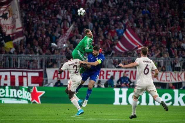 Manuel Neuer FC Bayern Muenchen, 01 in duel with Bruno Petkovic GNK Dinamo, 09 , before Dayot Upamecano FC Bayern Muenchen, 02 , GER, FC Bayern Muenchen vs GNK Dinamo Zagreb, Soccer, Champions League, Matchday 1, Season 2024 2025, 17 09 2024 GER, FC Bayern Muenchen vs GNK Dinamo Zagreb, Soccer, Champions League, Matchday 1, Season 2024 2025, 17 09 2024 Muenchen Copyright: xEibner-Pressefoto Memmlerx EP_MMR