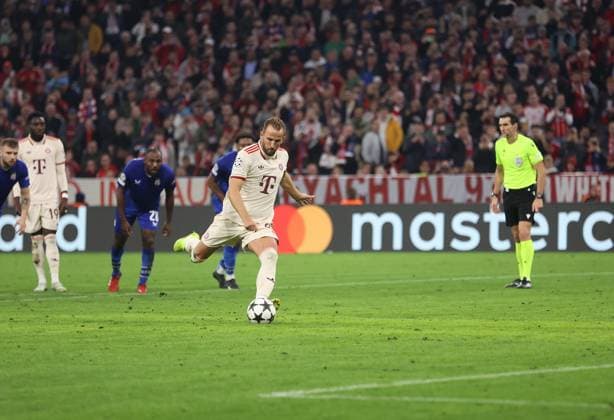 Munich, Germany 17 September 2024 Football, Men, Champions League, Season 2024 2025, FC Bayern Munich GNK Dinamo Zagreb, Allianz Arena, Matchday 1 6 2 by Harry Kane FC Bayern Munich , Goal, Cheering, Penalty kick