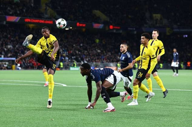 Mohamed Ali Camara of Young Boys clears the ball away from Jhon Duran of Aston Villa Young Boys v Aston Villa, UEFA Champions League, Group Stage, Football, Wankdorf Stadium, Bern, Switzerland, 17 Sep 2024 EDITORIAL USE ONLY No use with unauthorised audio, video, data, fixture lists, club league logos or live services. Online in-match use limited to 120 images, no video emulation. No use in betting, games or single club league player publications. Copyright: xMichaelxZemanek Shutterstockx 14722110ce