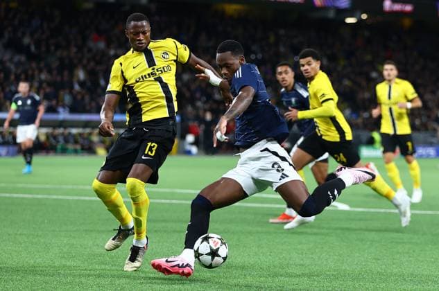 Jhon Duran of Aston Villa and Mohamed Ali Camara of Young Boys Young Boys v Aston Villa, UEFA Champions League, Group Stage, Football, Wankdorf Stadium, Bern, Switzerland, 17 Sep 2024 EDITORIAL USE ONLY No use with unauthorised audio, video, data, fixture lists, club league logos or live services. Online in-match use limited to 120 images, no video emulation. No use in betting, games or single club league player publications. Copyright: xMichaelxZemanek Shutterstockx 14722110cr