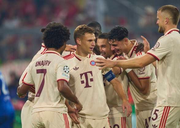Harry Kane, FCB 9 celebrates his goal, happy, laugh, celebration, with Serge GNABRY, FCB 7 Joshua KIMMICH, FCB 6 Raphael Guerreiro, FCB 22 Aleksandar Pavlovic, FCB 45 Eric Dier, FCB 15 in the group league match FC BAYERN MUENCHEN - DINAMO ZAGREB 9-2 of football UEFA Champions League in season 2024 2025 in Munich, Sep 17, 2024 , FCB, 1. Spieltag, München