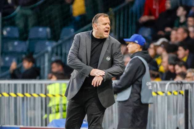 Patrick Rahmen BSC Young Boys, Coach , Gesture, gestures, gesticulates , Football, UEFA Champions League, Matchday 1, 2024 2025, Young Boys Bern vs Aston Villa, 17 09 2024, Stadion Wankdorf, Bern, Switzerland Bern Stadion Wankdorf Bern Switzerland Copyright: xGrantxHubbsx