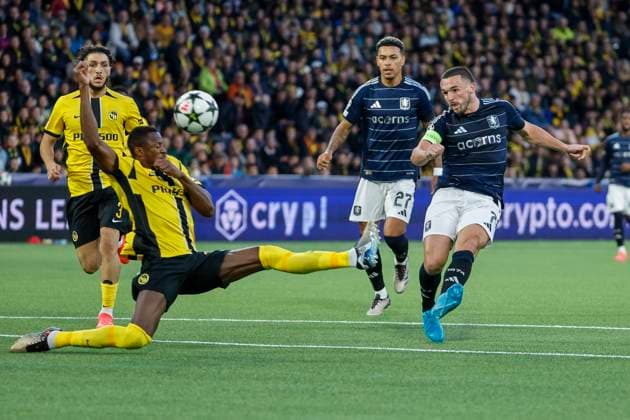 Mohamed Ali Camara BSC Young Boys, 13 and John McGinn Aston Villa, 07 in duel , Football, UEFA Champions League, Matchday 1, 2024 2025, Young Boys Bern vs Aston Villa, 17 09 2024, Stadion Wankdorf, Bern, Switzerland Bern Stadion Wankdorf Bern Switzerland Copyright: xGrantxHubbsx