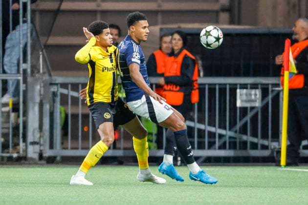 Zachary Athekame BSC Young Boys, 24 and Ollie Watkins Aston Villa, 11 in duel , Football, UEFA Champions League, Matchday 1, 2024 2025, Young Boys Bern vs Aston Villa, 17 09 2024, Stadion Wankdorf, Bern, Switzerland Bern Stadion Wankdorf Bern Switzerland Copyright: xGrantxHubbsx