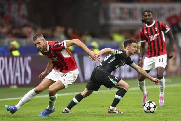 Diogo Jota of Liverpool turns Strahinja Pavlovic of Milan AC Milan v Liverpool, UEFA Champions League, Group Stage, Football, San Siro, Milan, Italy, 17 Sep 2024 EDITORIAL USE ONLY No use with unauthorised audio, video, data, fixture lists, club league logos or live services. Online in-match use limited to 120 images, no video emulation. No use in betting, games or single club league player publications. Copyright: xSimonxDael Shutterstockx 14722111dn
