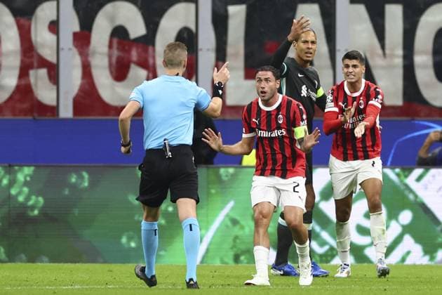 Davide Calabria of Milan and Alvaro Morata of Milan question match referee Espen Eskas after he turned down their appeal for a penalty AC Milan v Liverpool, UEFA Champions League, Group Stage, Football, San Siro, Milan, Italy, 17 Sep 2024 EDITORIAL USE ONLY No use with unauthorised audio, video, data, fixture lists, club league logos or live services. Online in-match use limited to 120 images, no video emulation. No use in betting, games or single club league player publications. Copyright: xSimonxDael Shutterstockx 14722111de