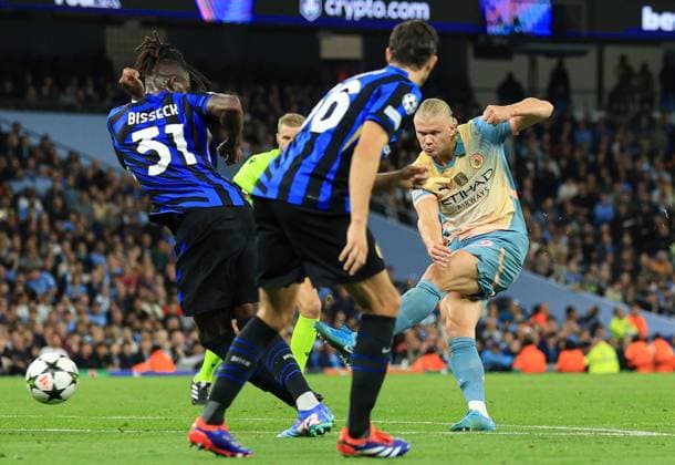 Erling Haaland of Manchester City has an opportunity but fails to convert it Manchester City v Inter Milan, UEFA Champions League, Group Stage, Football, Etihad Stadium, Manchester, UK, 18 Sep 2024 EDITORIAL USE ONLY No use with unauthorised audio, video, data, fixture lists, club league logos or live services. Online in-match use limited to 120 images, no video emulation. No use in betting, games or single club league player publications. Copyright: xMattxWest Shutterstockx 14722162aq