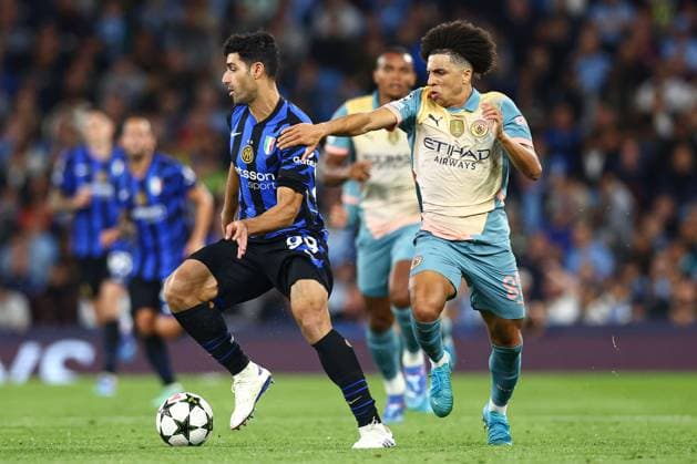 Mehdi Taremi of Inter Milan under pressure from Rico Lewis of Manchester City Manchester City v Inter Milan, UEFA Champions League, Group Stage, Football, Etihad Stadium, Manchester, UK, 18 Sep 2024 EDITORIAL USE ONLY No use with unauthorised audio, video, data, fixture lists, club league logos or live services. Online in-match use limited to 120 images, no video emulation. No use in betting, games or single club league player publications. Copyright: xMattxWest Shutterstockx 14722162bb