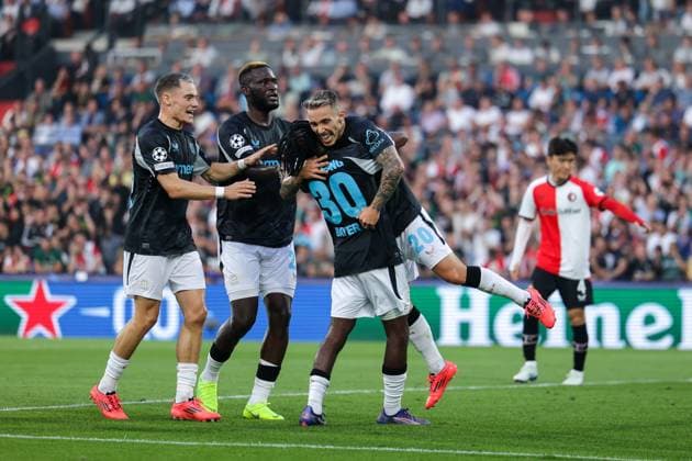 19 09 2024, Football, Season 2024 2025, UEFA Champions League, Matchday 1, Feyenoord Rotterdam Bayer 04 Leverkusen, f l Florian Wirtz Bayer 04 Leverkusen , Victor Boniface Bayer 04 Leverkusen , Jeremie Frimpong Bayer 04 Leverkusen , Alejandro Grimaldo Bayer 04 Leverkusen celebrate the goal to 0 2, Rotterdam De Kuip Stadion Feijenoord Netherlands xRHR PHOTO DEx Copyright: DennisxEwert RHR-FOTOx RHR-FOTO DE