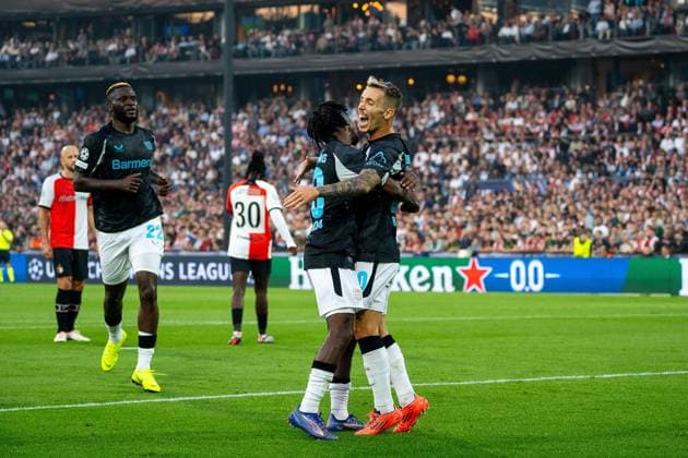 Leverkusen cheer for 0 2 Feyenoord Rotterdam vs Bayer Leverkusen, Football, Champions League, Matchday 1, 2024 2025 season, 19 09 2024 Feyenoord Rotterdam vs Bayer Leverkusen, Football, Champions League, Matchday 1, 2024 2025 season, 19 09 2024 Rotterdam Copyright: xEibner-Pressefoto JustinxDerondex EP_JDU