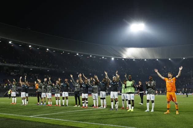 ROTTERDAM - (l-r) Amine Adli of Bayer 04 Leverkusen , Martin Terrier of Bayer 04 Leverkusen , Jeanuel Belocian of Bayer 04 Leverkusen , Nathan Tella of Bayer 04 Leverkusen , Edmond Tapsoba of Bayer 04 Leverkusen , Robert Andrich of Bayer 04 Leverkusen , Victor Boniface of Bayer 04 Leverkusen , Nordi Mukiele of Bayer 04 Leverkusen, Bayer 04 Leverkusen goalkeeper Lukas Hradecky celebrate victory during the UEFA Champions League match between Feyenoord Rotterdam and Bayer 04 Leverkusen at Feyenoord Stadium de Kuip on Sept. 19, 2024 in Rotterdam, Netherlands. ANP MAURICE VAN STEEN UEFA Champions League 2024 25 xVIxANPxSportx xxANPxIVx 508869655 originalFilename: 508869655.jpg