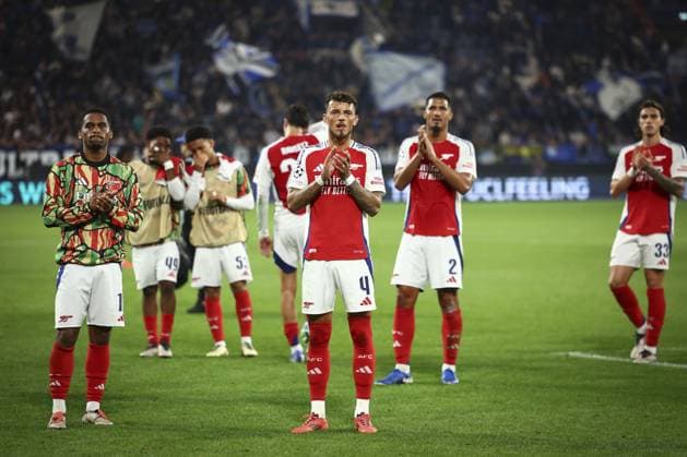 Arsenal players applaud fans at full time Atalanta v Arsenal, UEFA Champions League, Group Stage, Football, Gewiss Stadium, Bergamo, Italy, 19 Sep 2024 EDITORIAL USE ONLY No use with unauthorised audio, video, data, fixture lists, club league logos or live services. Online in-match use limited to 120 images, no video emulation. No use in betting, games or single club league player publications. Copyright: xSimonxDael Shutterstockx 14722274aq