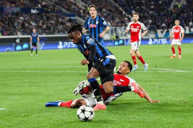 September 19, 2024, Bergamo, Milan, Italy: Ademola Lookman (Atalanta BC ) William Saliba (Arsenal FC ), 1oö° UEFA Champions League AtalantaBC vs ArsenalFC 2024-25 game at Gewiss Stadium in Bergamo (BG), Italy, 19.09.2024.& xA; Marius Bunduc LiveMedia during Atalanta BC vs Arsenal FC, UEFA Champions League football match in Bergamo, Italy, September 19 2024 CALCIO - UEFA Champions League - Atalanta BC vs Arsenal FC - ZUMAs349 20240919_zsa_s349_195 Copyright: xMariusxFlorinxBunduc IpaxSportx