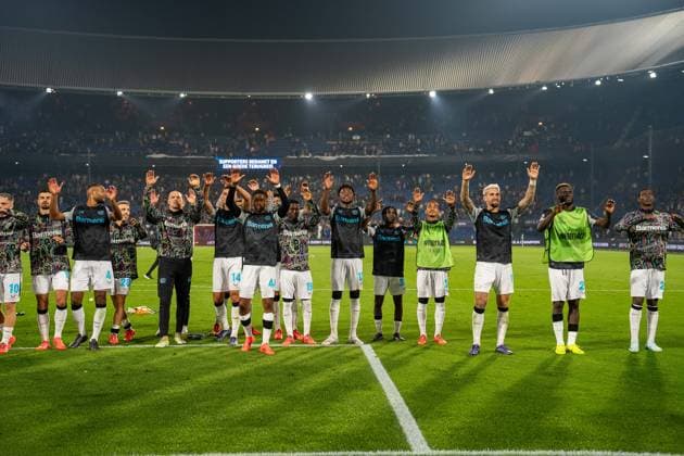 The team thanks its fans Feyenoord Rotterdam vs Bayer Leverkusen, Football, Champions League, Matchday 1, 2024 2025 season, 19 09 2024 Feyenoord Rotterdam vs Bayer Leverkusen, Football, Champions League, Matchday 1, 2024 2025 season, 19 09 2024 Rotterdam Copyright: xEibner-Pressefoto JustinxDerondex EP_JDU