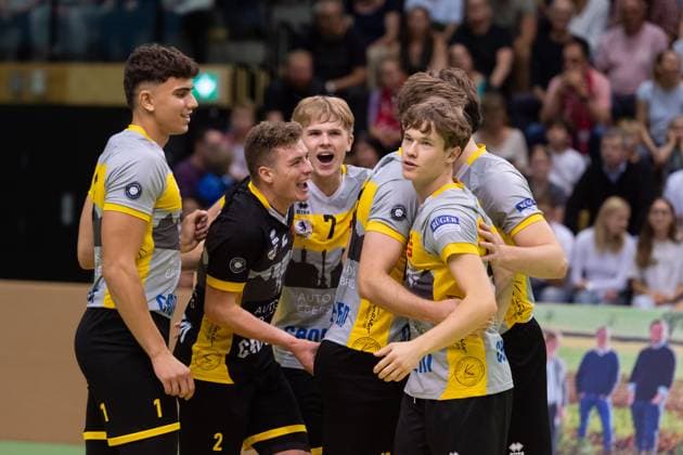 v li Tom Strohbach TSV Grafing, 15 , Paul Koch TSV Grafing, 02 , Janik Sambale TSV Grafing, 07 , Simon Miller TSV Grafing, 18 GER, TV Rottenburg vs TSV Grafing, Volleyball, Men, 2 Bundesliga, Season 24 25, 21 09 2024, GER, TV Rottenburg vs TSV Grafing, Volleyball, Men, 2 Bundesliga, Season 24 25, 21 09 2024 Rottenburg Copyright: xEibner-Pressefoto WolfgangxFrankx EP_WFK