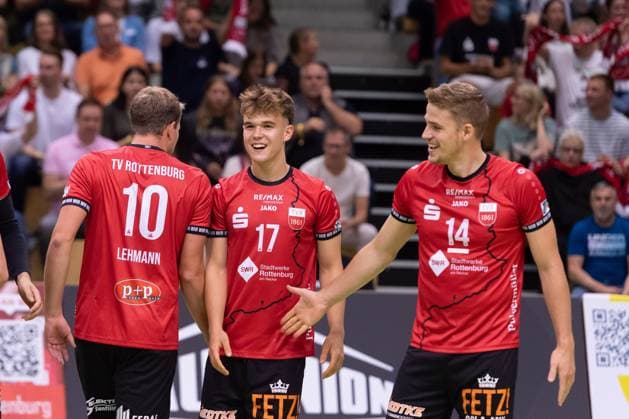 from left Jannik Lehmann TV Rottenburg, 10 , Aurel Sprenger TV Rottenburg, 17 , Timon Schippmann TV Rottenburg, 14 GER, TV Rottenburg vs TSV Grafing, Volleyball, Men, 2 Bundesliga, Season 24 25, 21 09 2024, GER, TV Rottenburg vs TSV Grafing, Volleyball, Men, 2 Bundesliga, Season 24 25, 21 09 2024 Rottenburg Copyright: xEibner-Pressefoto WolfgangxFrankx EP_WFK