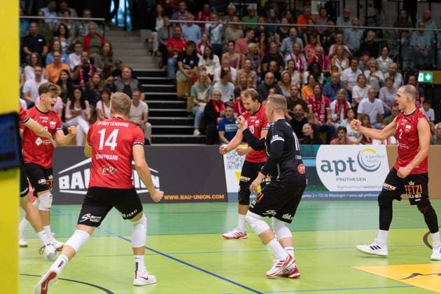 v li Aurel Sprenger TV Rottenburg, 17 , Timon Schippmann TV Rottenburg, 14 , Jannik Lehmann TV Rottenburg, 10 , Johannes Elsaesser TV Rottenburg, 16 , Felix Weber TV Rottenburg, 07 , Jubel, Freude GER, TV Rottenburg vs TSV Grafing, Volleyball, Herren, 2 Bundesliga, Saison 24 25, 21 09 2024, GER, TV Rottenburg vs TSV Grafing, Volleyball, Herren, 2 Bundesliga, Saison 24 25, 21 09 2024 Rottenburg Copyright: xEibner-Pressefoto WolfgangxFrankx EP_WFK