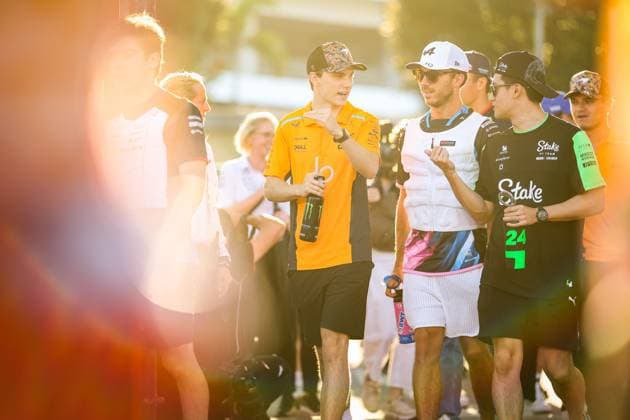 PIASTRI Oscar (aus), McLaren F1 Team MCL38, GASLY Pierre (fra), Alpine F1 Team A524, ZHOU Guanyu (chi), Stake F1 Team Kick Sauber C44, portrait during the Formula 1 Singapore Grand Prix 2024, 18th round of the 2024 Formula One World Championship, WM, Weltmeisterschaft from September 20 to 22, 2024 on the Marina Bay Circuit, in Singapore, Singapore - F1 - SINGAPORE GRAND PRIX 2024 DPPI Panoramic 240922_R18_SINGAPORE_DP_FG000107