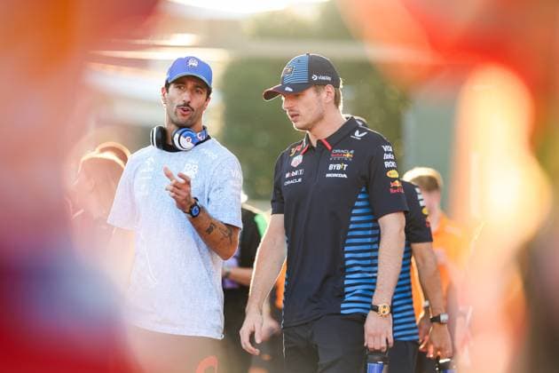 RICCIARDO Daniel (aus), Visa Cash App RB F1 Team VCARB 01, VERSTAPPEN Max (ned), Red Bull Racing RB20, portrait during the Formula 1 Singapore Grand Prix 2024, 18th round of the 2024 Formula One World Championship, WM, Weltmeisterschaft from September 20 to 22, 2024 on the Marina Bay Circuit, in Singapore, Singapore - F1 - SINGAPORE GRAND PRIX 2024 DPPI Panoramic 240922_R18_SINGAPORE_DP_FG000117