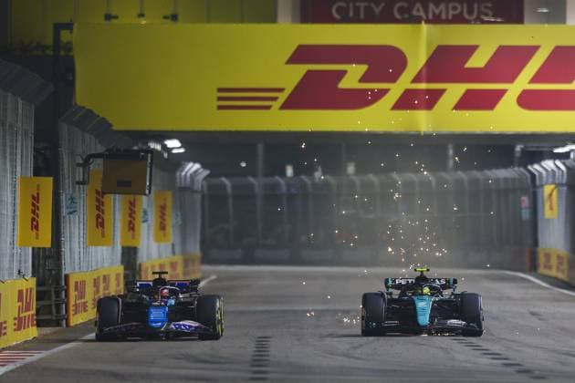 44 HAMILTON Lewis (gbr), Mercedes AMG F1 Team W15, action and 31 OCON Esteban (fra), Alpine F1 Team A524, action during the Formula 1 Singapore Grand Prix 2024, 18th round of the 2024 Formula One World Championship, WM, Weltmeisterschaft from September 20 to 22, 2024 on the Marina Bay Circuit, in Singapore, Singapore - F1 - SINGAPORE GRAND PRIX 2024 DPPI Panoramic 240922_R18_SINGAPORE_DP_XB3_2501