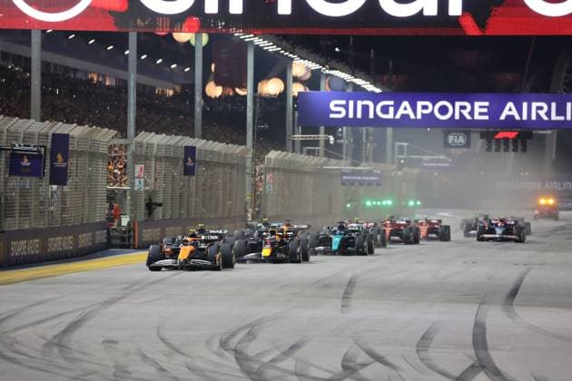 22 09 2024, Marina Bay Street Circuit, Singapore, FORMULA 1 SINGAPORE AIRLINES SINGAPORE GRAND PRIX 2024,in picture Race start , Lando Norris GBR , McLaren F1 Team, Max Verstappen NLD , Oracle Red Bull Racing, Lewis Hamilton GBR , Mercedes AMG Petronas Formula One Team, George Russell GBR , Charles Leclerc MCO , Scuderia Ferrari HP, Fernando Alonso ESP , Aston Martin Aramco Cognizant Formula One Team Defodi 506 20240922 hbr 0041 Defodi-506