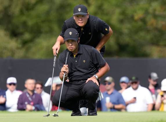 September 27, 2024, Montreal, Pq, Canada: International team member Hideki Matsuyama of Japan, front, and partner Sungjae Im of South Korea, line up a putt on the 8th hole during the second round foursome match at the Presidents Cup golf tournament at Royal Montreal Golf Club in Montreal, Friday, Sept. 27, 2024. Golf 2024: Presidents Cup: Round Two - ZUMAc35_ 20240927_zaf_c35_036 Copyright: xFrankxGunnx