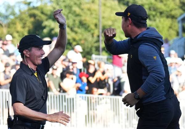 September 27, 2024, Montreal, Pq, Canada: International team captain Mike Weir, left, celebrates with International team member Sungjae Im of South Korea, after a birdie on the 13th hole during second round foursome match at the Presidents Cup golf tournament at Royal Montreal Golf Club Friday, September 27, 2024 in Montreal. Mike Weir, Sungjae Im - ZUMAc35_ 20240927_zaf_c35_151 Copyright: xNathanxDenettex
