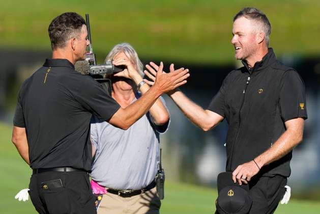 September 27, 2024, Montreal, Pq, Canada: International team member Adam Scott of Australia, left, and partner Taylor Pendrith of Canada, celebrate after winning their second round foursome match at the Presidents Cup golf tournament at Royal Montreal Golf Club Friday, September 27, 2024 in Montreal. Adam Scott, Taylor Pendrith - ZUMAc35_ 20240927_zaf_c35_188 Copyright: xFrankxGunnx