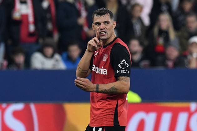 Granit Xhaka Bayer 04 Leverkusen gives instructions GER, Bayer 04 Leverkusen vs AC Milan, Football, UEFA Champions League, Matchday 10, Season 2024 2025, 11 10 2024 DFL REGULATIONS PROHIBIT ANY USE OF PHOTOGRAPHS AS IMAGE SEQUENCES AND OR QUASI VIDEO GER, Bayer 04 Leverkusen vs AC Milan, Football, UEFA Champions League, Matchday 10, Season 2024 2025, 11 10 2024 Leverkusen Copyright: xEibner-Pressefoto ThomasxThienelx EP_TTL