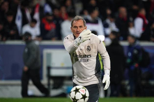 Real Madrid goalkeeping coach Luis Llopis Lille v Real Madrid, UEFA Champions League, Group Stage, Football, Pierre Mauroy Stadium, Lille, France, 02 Oct 2024 EDITORIAL USE ONLY No use with unauthorised audio, video, data, fixture lists, club league logos or live services. Online in-match use limited to 120 images, no video emulation. No use in betting, games or single club league player publications. Copyright: xDavexWinter Shutterstockx 14750773dm