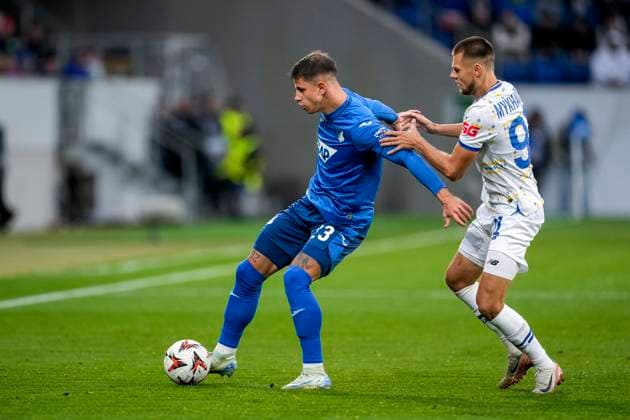 v li Adam Hlozek Hoffenheim, 23 , Mykola Mykhailenko FC Dynamo Kyiv, 91 , duel, duel, tackle, tackling, dynamics, action, action, 03 10 2024, Sinsheim Germany , Football, UEFA Europa League, Group stage, TSG 1899 Hoffenheim Dynamo Kyiv, REGULATIONS PROHIBIT ANY USE OF PHOTOGRAPHS AS IMAGE SEQUENCES AND OR QUASI VIDEO xozx