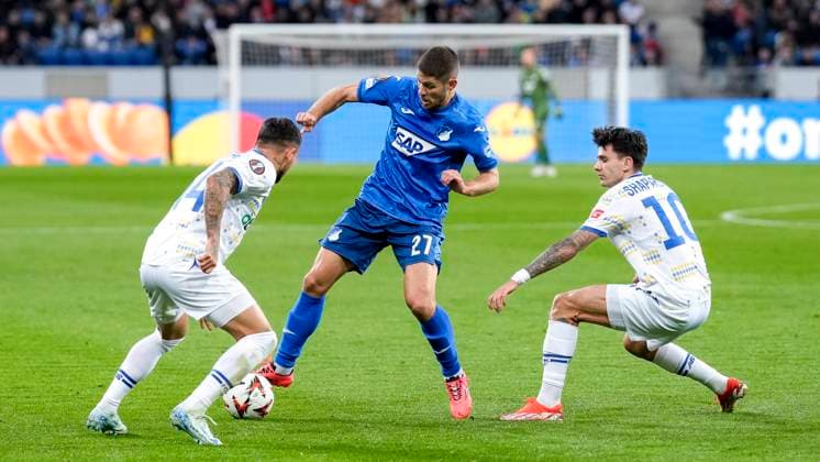v li Vladyslav Dubinchak FC Dynamo Kyiv, 44 , Andrej Kramaric Hoffenheim, 27 , Mykola Shaparenko FC Dynamo Kyiv, 10 , duel, duel scene, duel, tackle, tackling, dynamics, action, action, 03 10 2024, Sinsheim Germany , Football, UEFA Europa League, Group stage, TSG 1899 Hoffenheim Dynamo Kyiv, REGULATIONS PROHIBIT ANY USE OF PHOTOGRAPHS AS IMAGE SEQUENCES AND OR QUASI VIDEO xozx