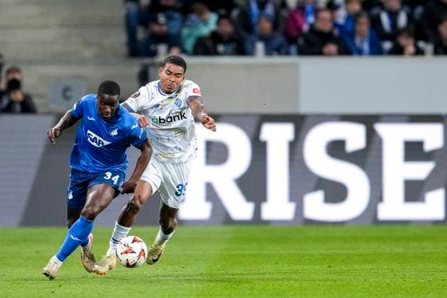 v li Stanley Pierre Nsoki N Soki, Hoffenheim, 34 , Eduardo Guerrero FC Dynamo Kyiv, 39 , duel, duel, tackle, tackling, dynamics, action, action, 03 10 2024, Sinsheim Germany , Football, UEFA Europa League, group stage, TSG 1899 Hoffenheim Dynamo Kyiv, REGULATIONS PROHIBIT ANY USE OF PHOTOGRAPHS AS IMAGE SEQUENCES AND OR QUASI VIDEO xozx